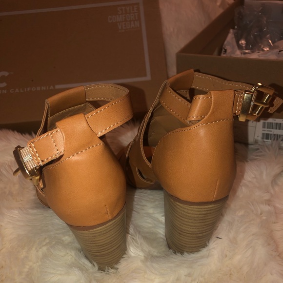 Tan Summer Heels from Francesas ✨ - Picture 3 of 5